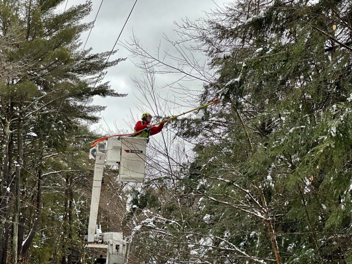 during-restoration-efforts-in-new-hampshire-eversource-crews-deploy